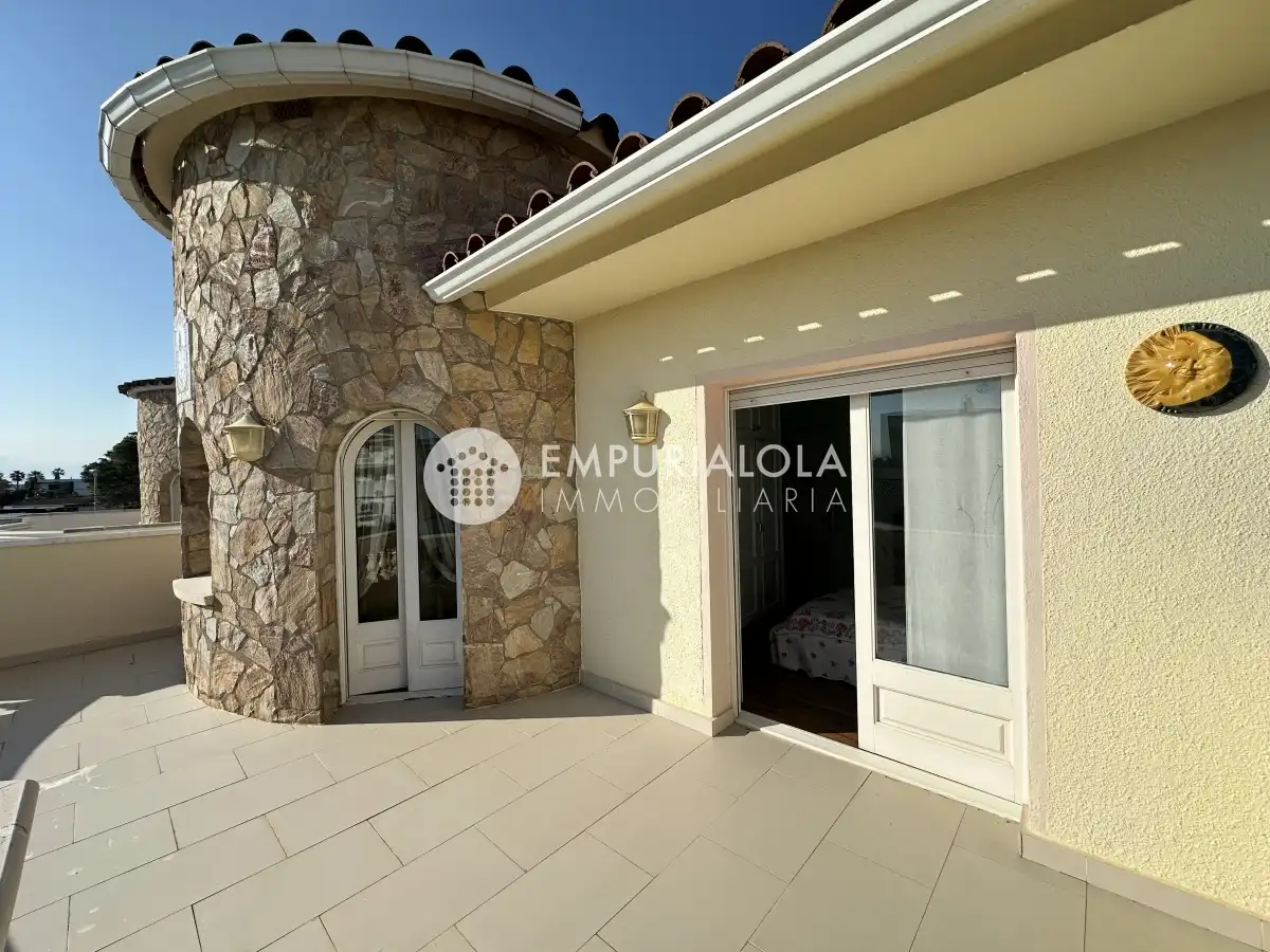 Terrassa de Casa o xalet en venda en Empuriabrava amb Aire condicionat, Jardí privat i Piscina