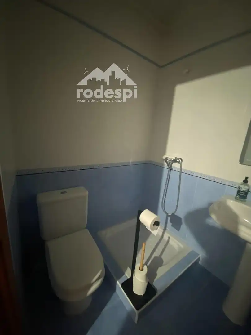 Badezimmer von Wohnung zur Miete in A Cañiza   mit Heizung, Terrasse und Abstellraum