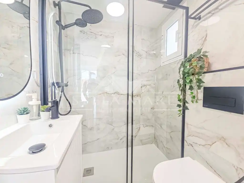 Bany de Apartament en venda en Nerja amb Aire condicionat, Terrassa i Moblat
