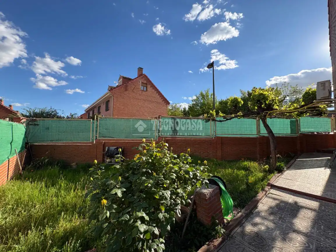 Casa adosada en venda en Getafe amb Aire condicionat i Terrassa