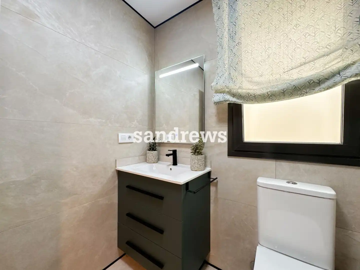 Bathroom of Duplexes for sale in Figueres  with Heating and Storage room