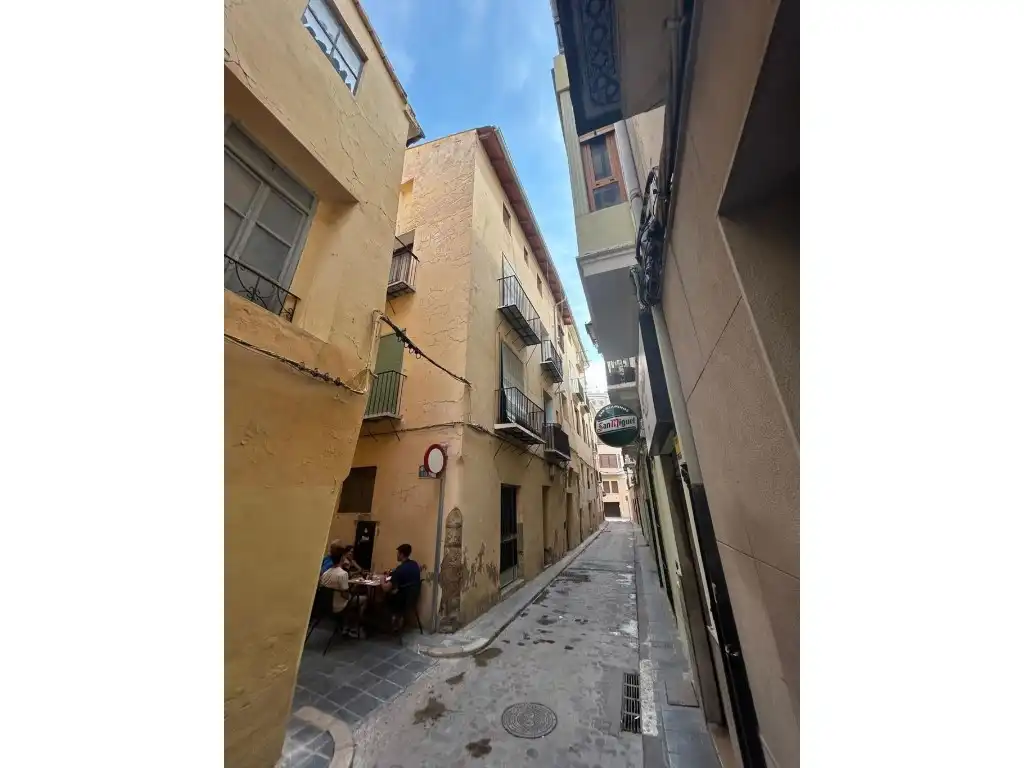 Vista exterior de Edifici en venda en Segorbe