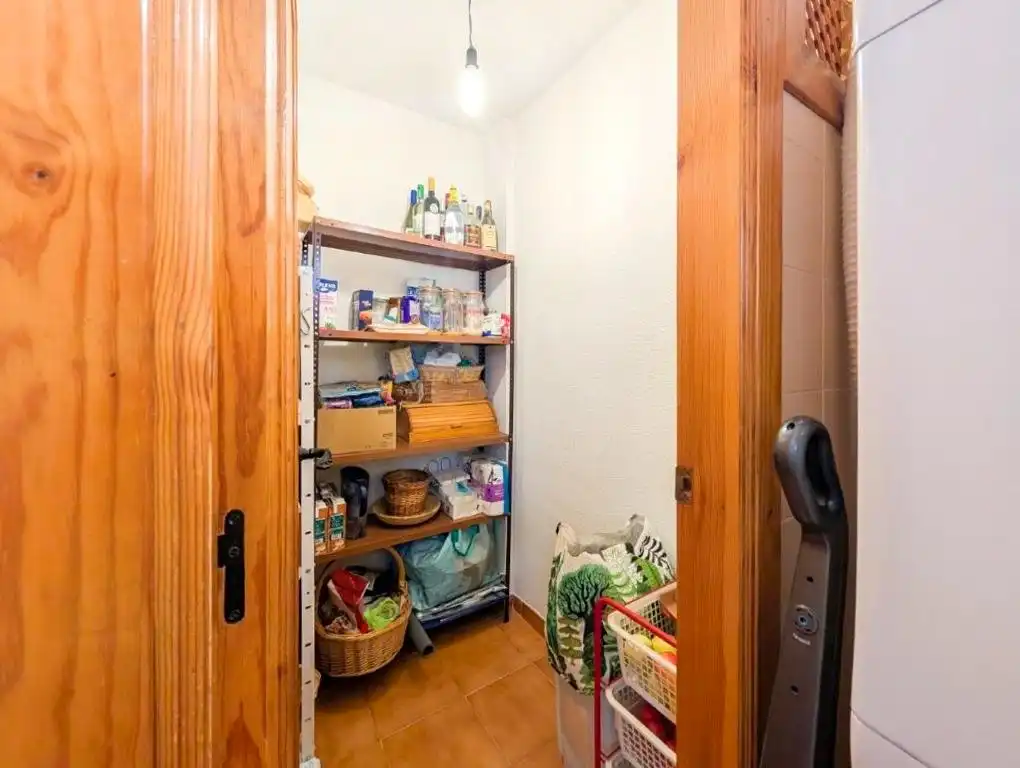 Cuina de Casa o xalet en venda en Jun amb Calefacció i Terrassa