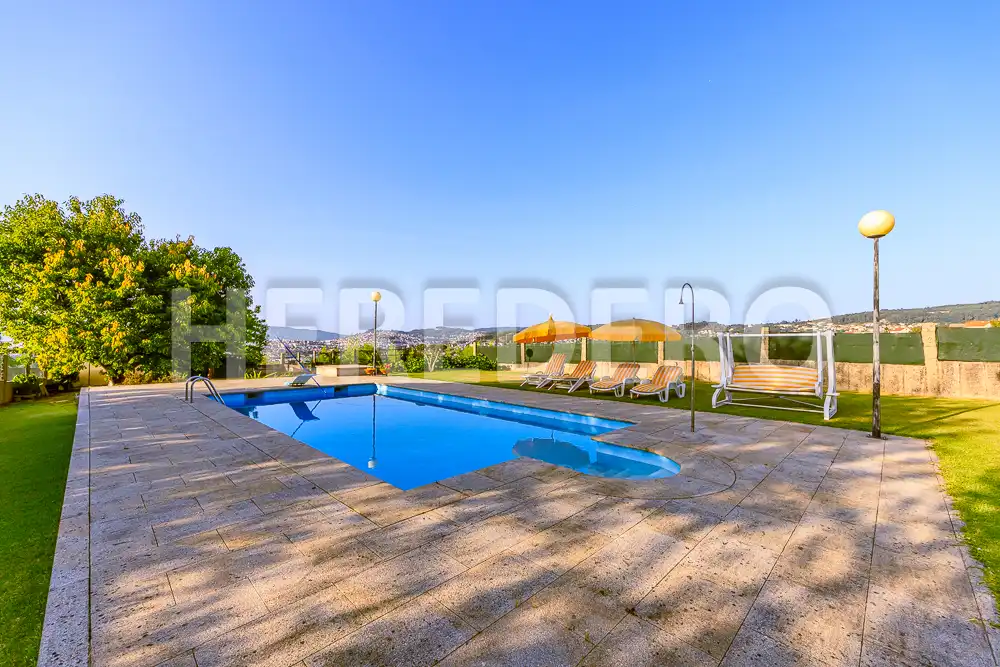 Piscina de Casa o chalet en venta en Vigo  con Calefacción, Jardín privado y Terraza