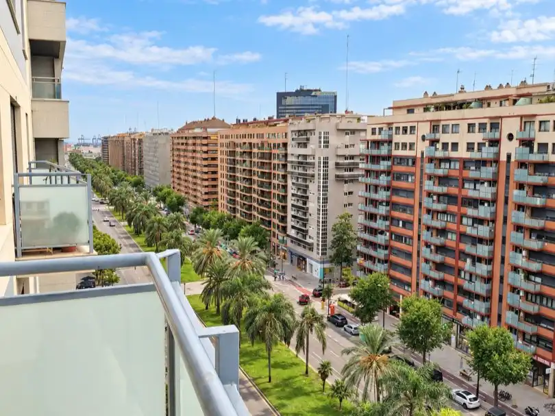 Exterior view of Flat for sale in  Valencia Capital  with Air Conditioner, Terrace and Balcony