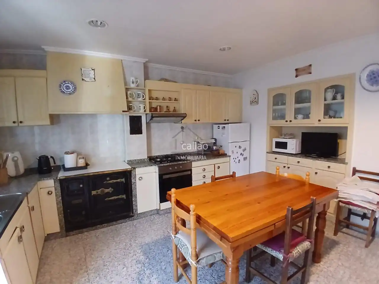 Cuina de Casa o xalet en venda en Ferrol amb Calefacció, Jardí privat i Traster