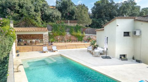 Casa reformada con piscina climatizada y jardín mediterráneo en venta en Begur Residencial, immagine 5