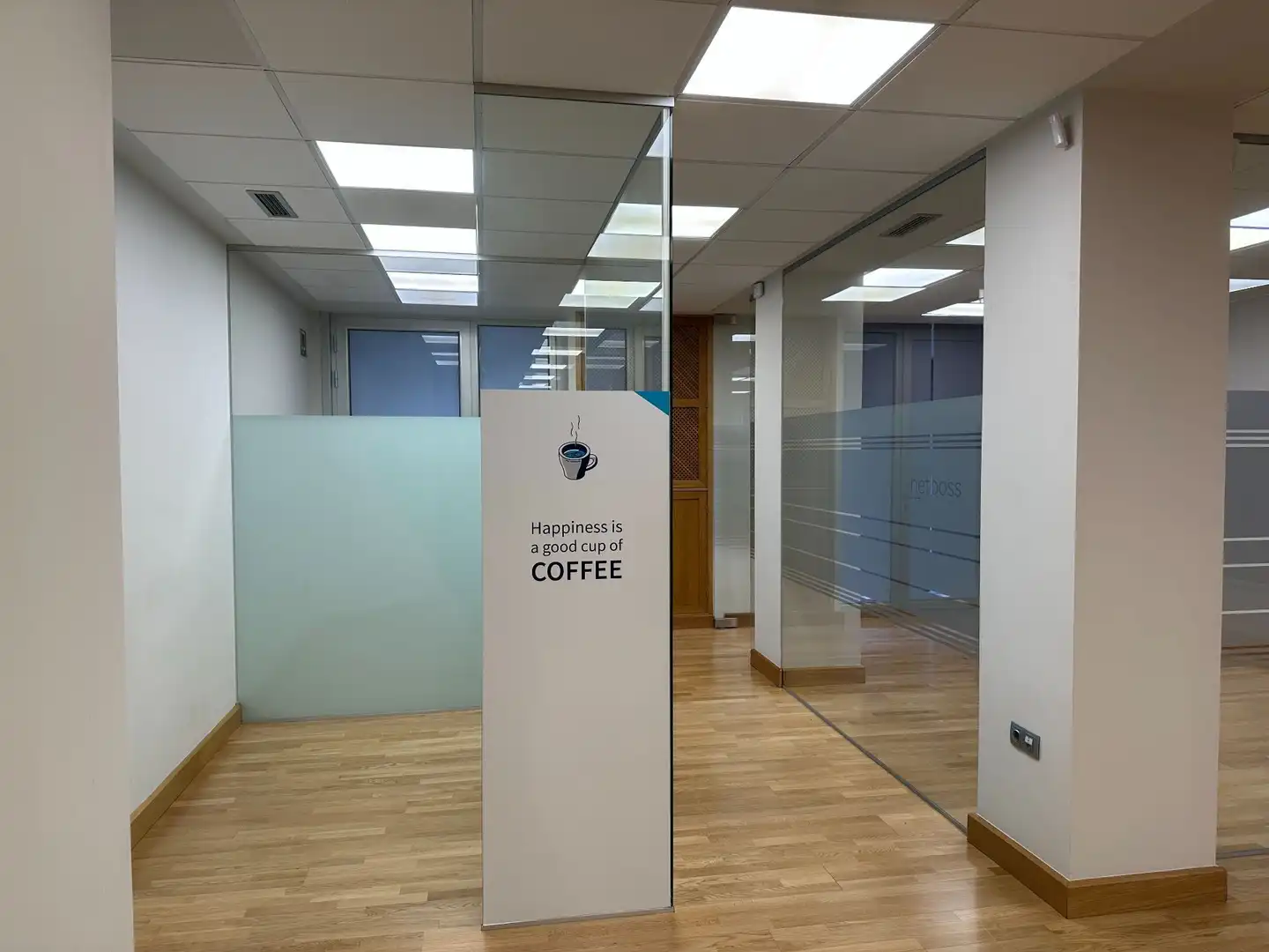 Office for rent in El Astillero  