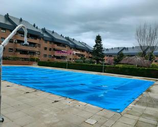 Swimming pool of Flat for sale in Pozuelo de Alarcón  with Air Conditioner, Heating and Private garden