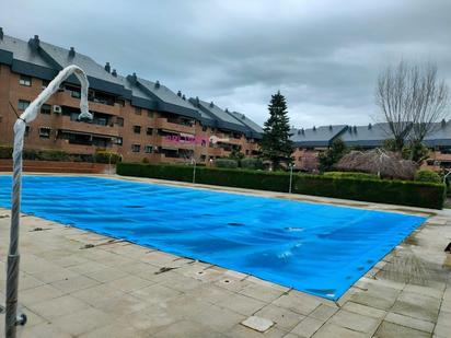 Swimming pool of Flat for sale in Pozuelo de Alarcón  with Air Conditioner, Heating and Private garden