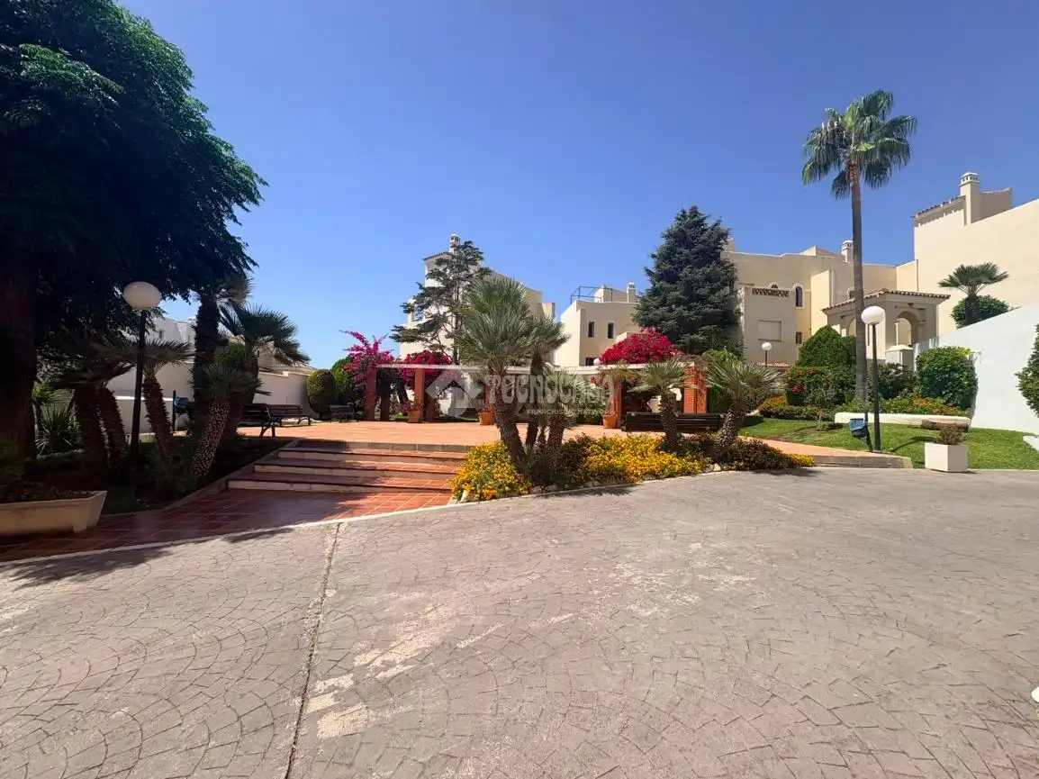 Penthouse mit Pool zum Verkauf in Bahía de Casares