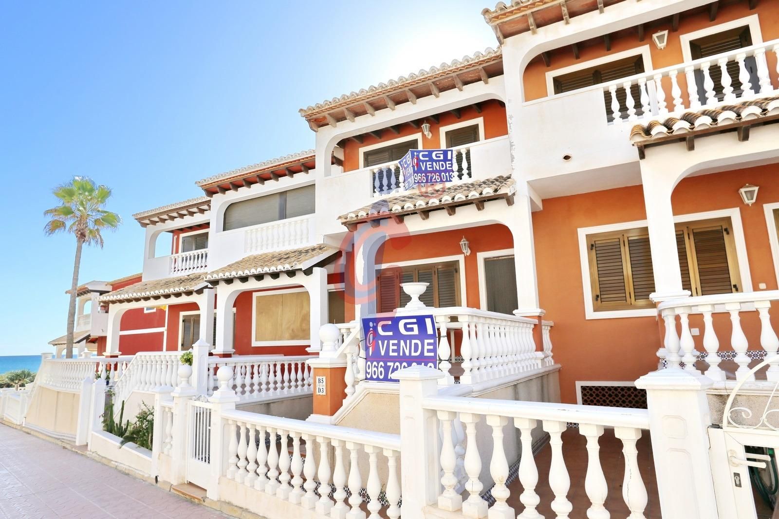 Exterior view of Single-family semi-detached for sale in Guardamar del Segura  with Air Conditioner, Terrace and Furnished