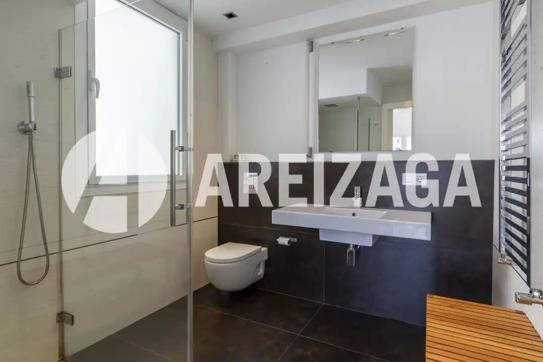 Baño de Ático en venta en Donostia - San Sebastián  con Aire acondicionado y Calefacción