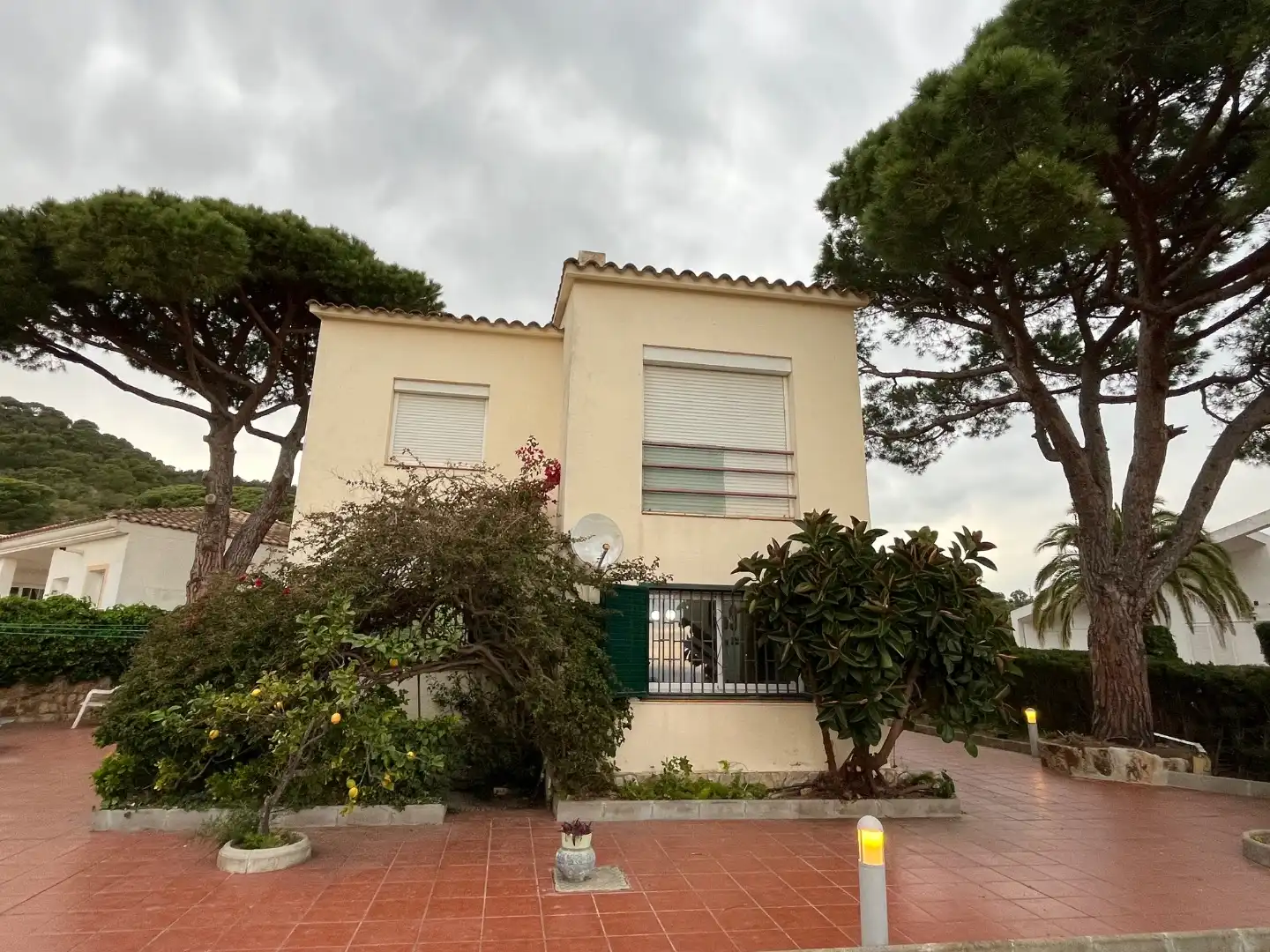 House with garden to rent in Carrer Gèminis 34