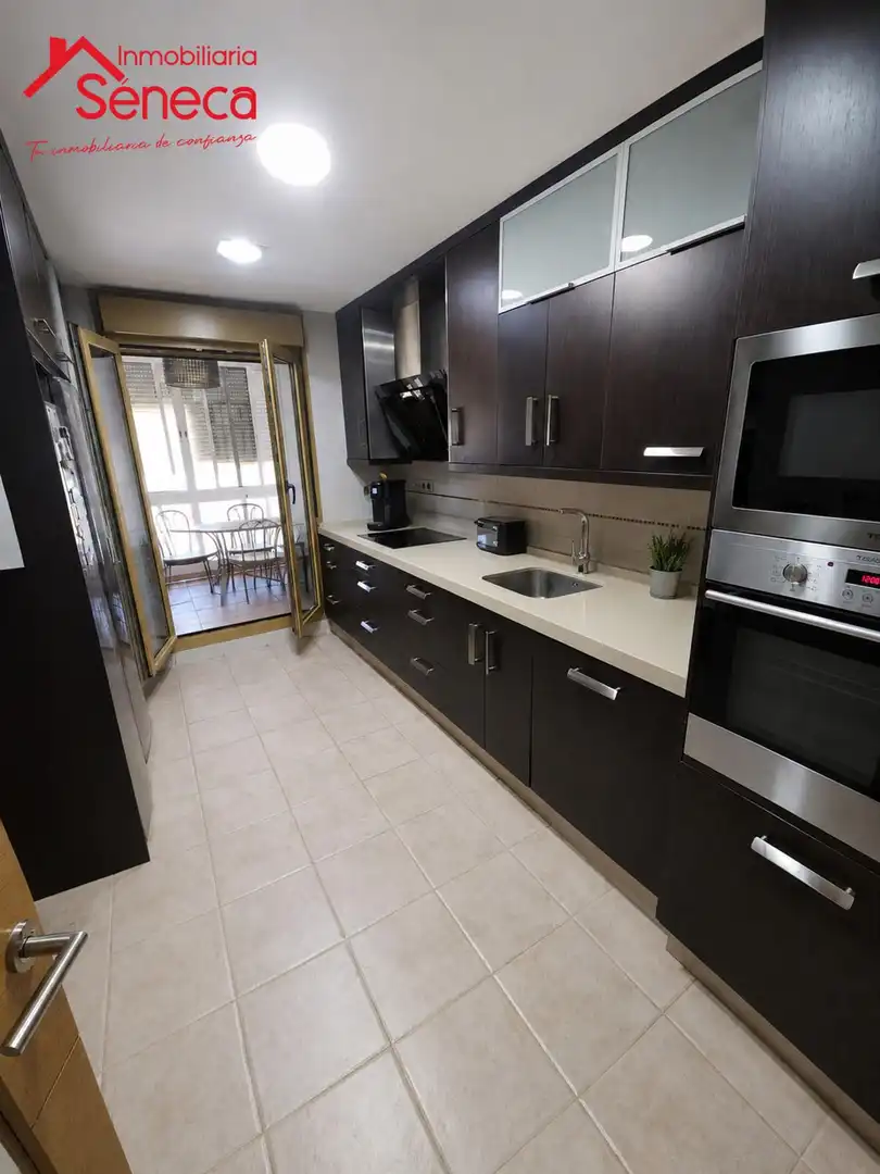 Cuina de Casa adosada en venda en Córdoba amb Aire condicionat, Calefacció i Terrassa