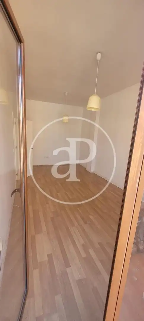 Wohnung zur Miete in Valencia mit Klimaanlage, Möbliert und Balkon