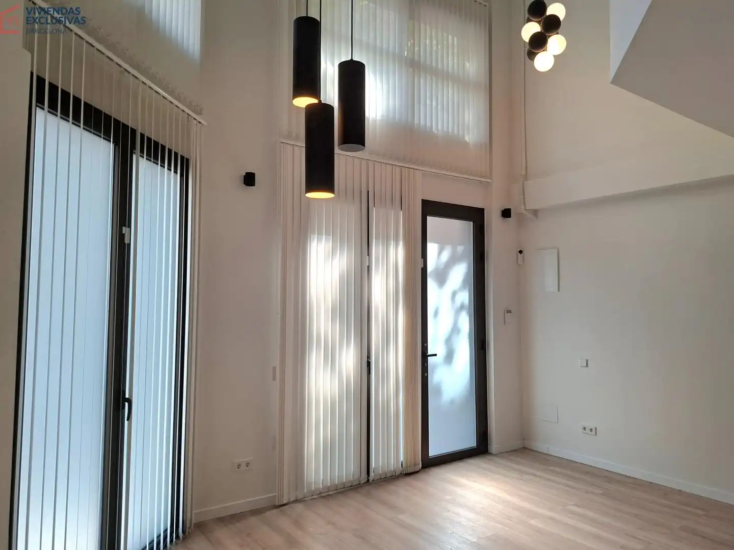 Dúplex en venta en Barcelona con Parquet, Balcón y Alarma