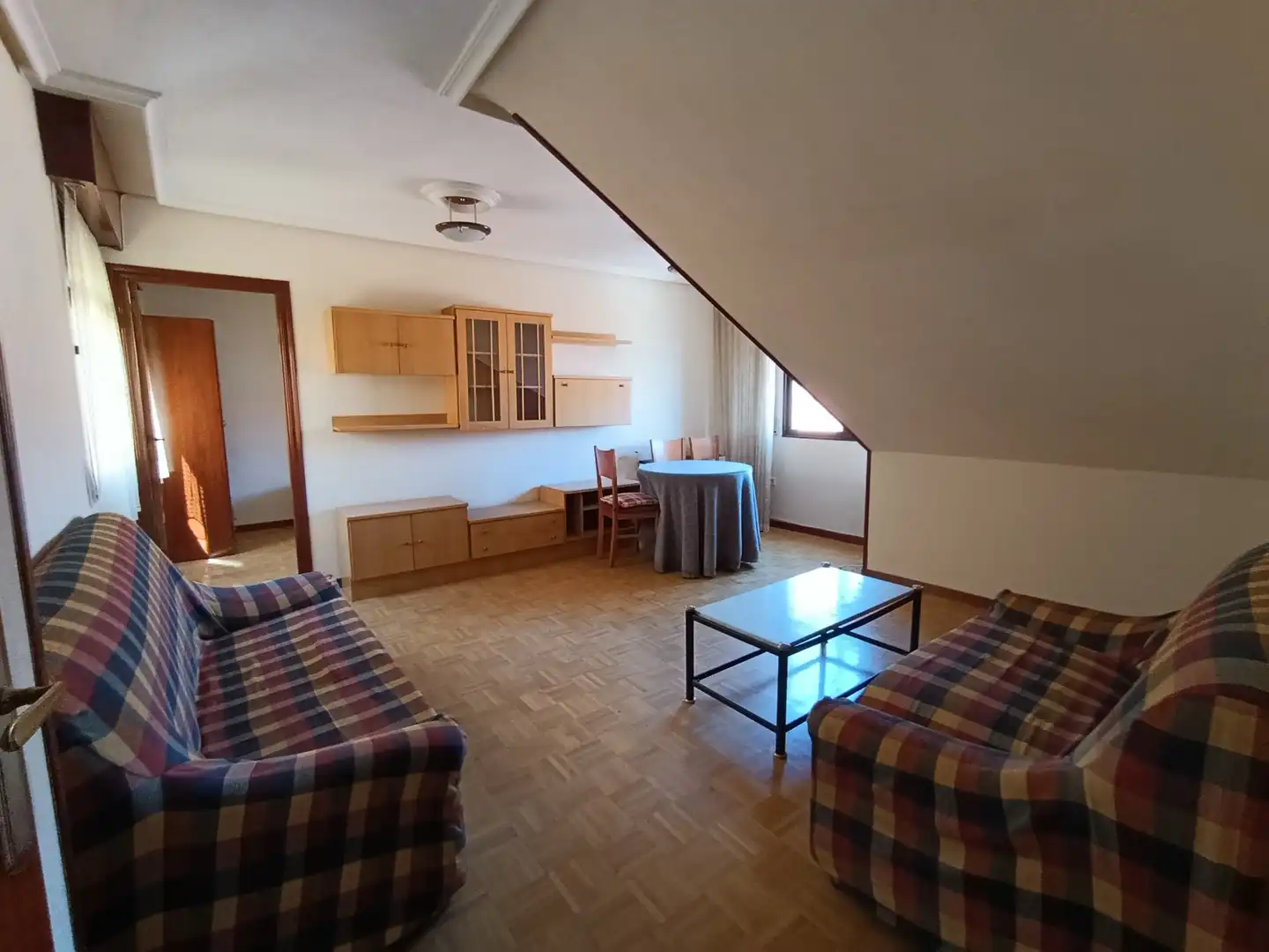 Sala d'estar de Àtic en venda en Benavente amb Calefacció i Parquet