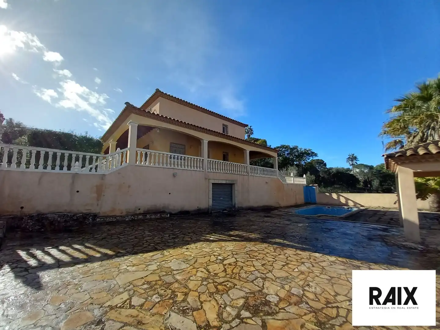 Vista exterior de Casa o xalet en venda en Alzira amb Calefacció, Piscina i Balcó