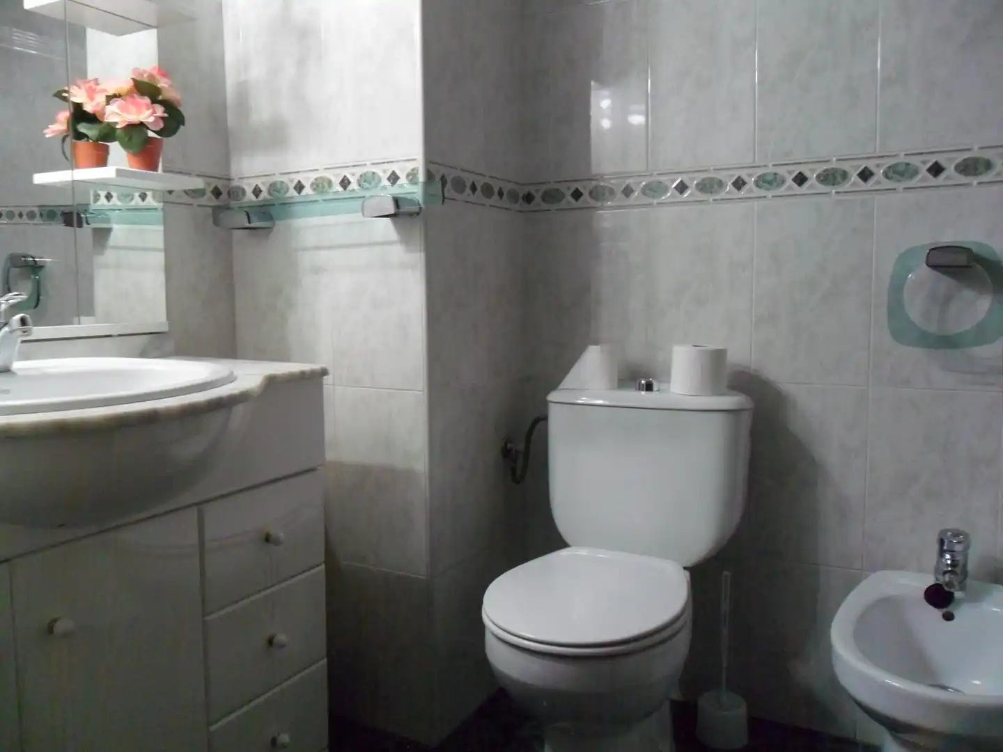 Baño de Piso de alquiler en Granada con Aire acondicionado, Calefacción y Terraza