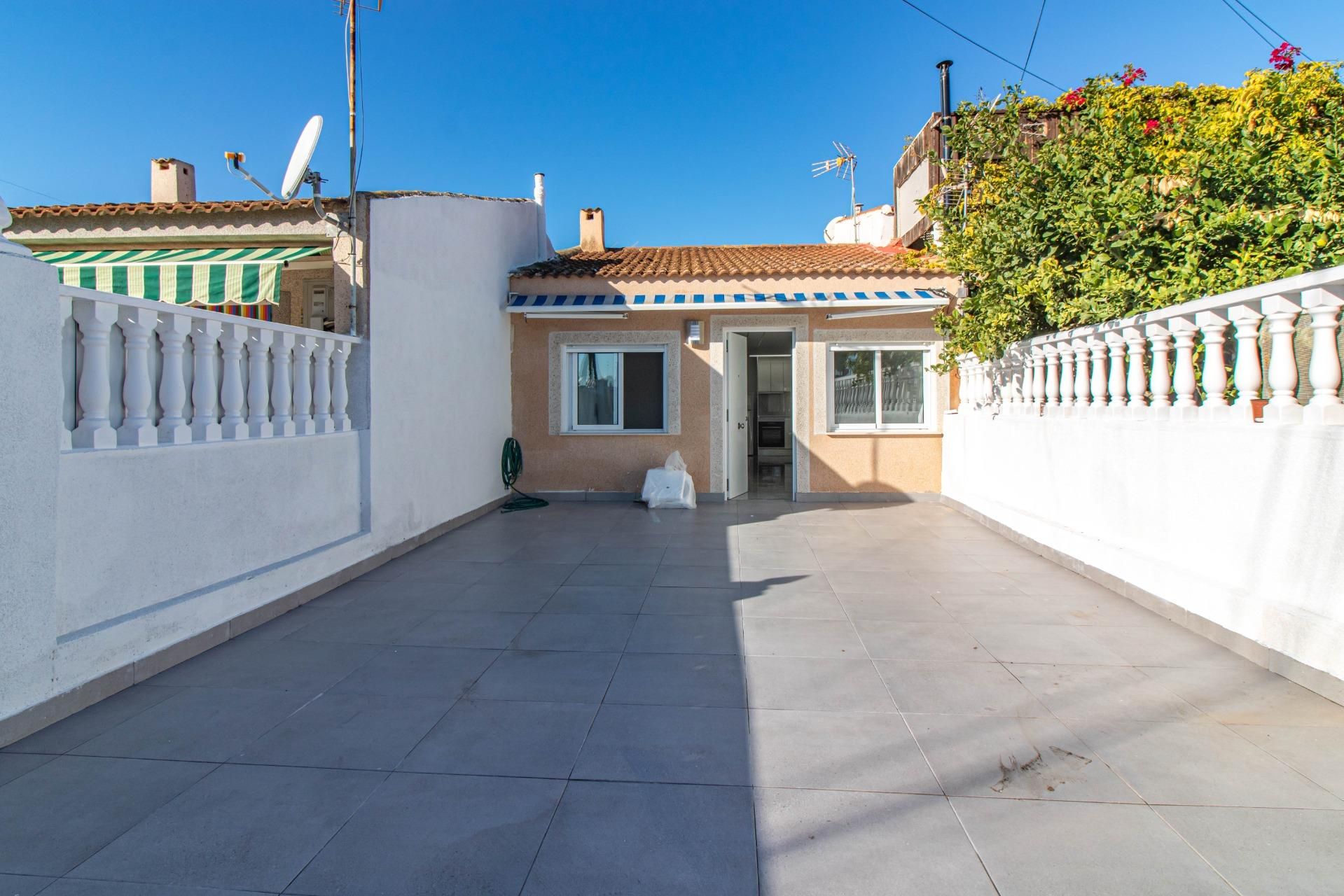 Single-family semi-detached for sale in Avenida de los Nenúfares, Zona Carrefour - Urbanizaciones