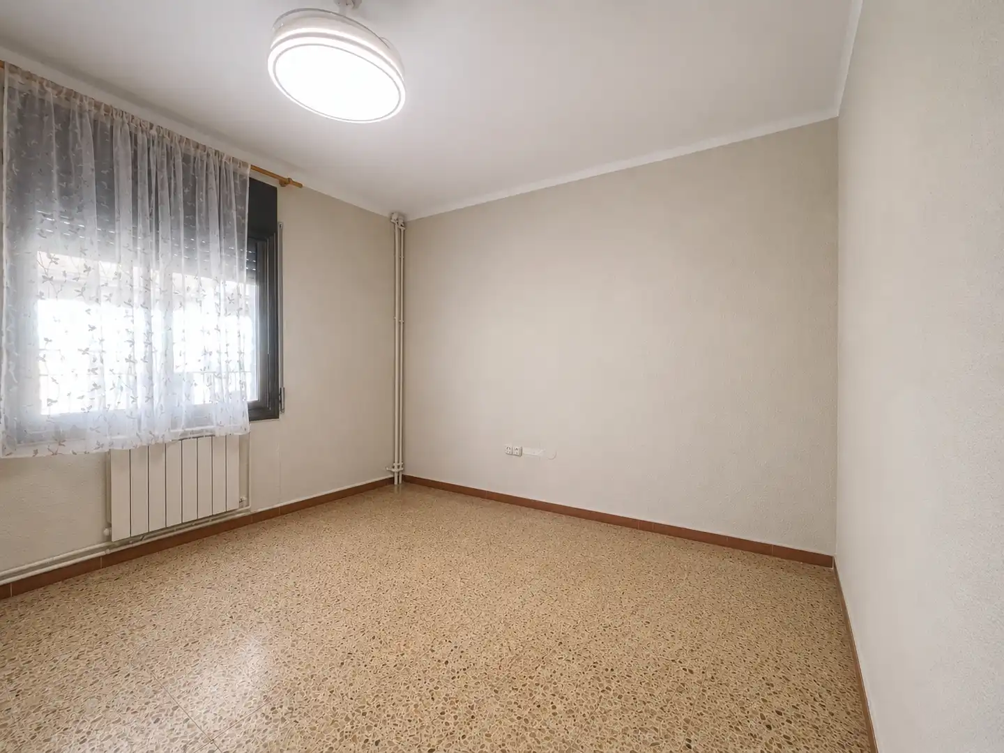 Habitación de Piso en venta en Rubí con Calefacción, Terraza y Amueblado