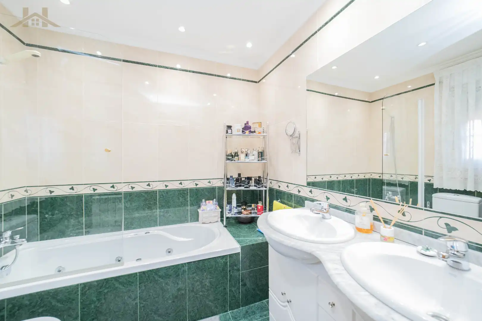Bathroom of Detached homes for sale in Móstoles  with Air Conditioner, Heating and Private garden