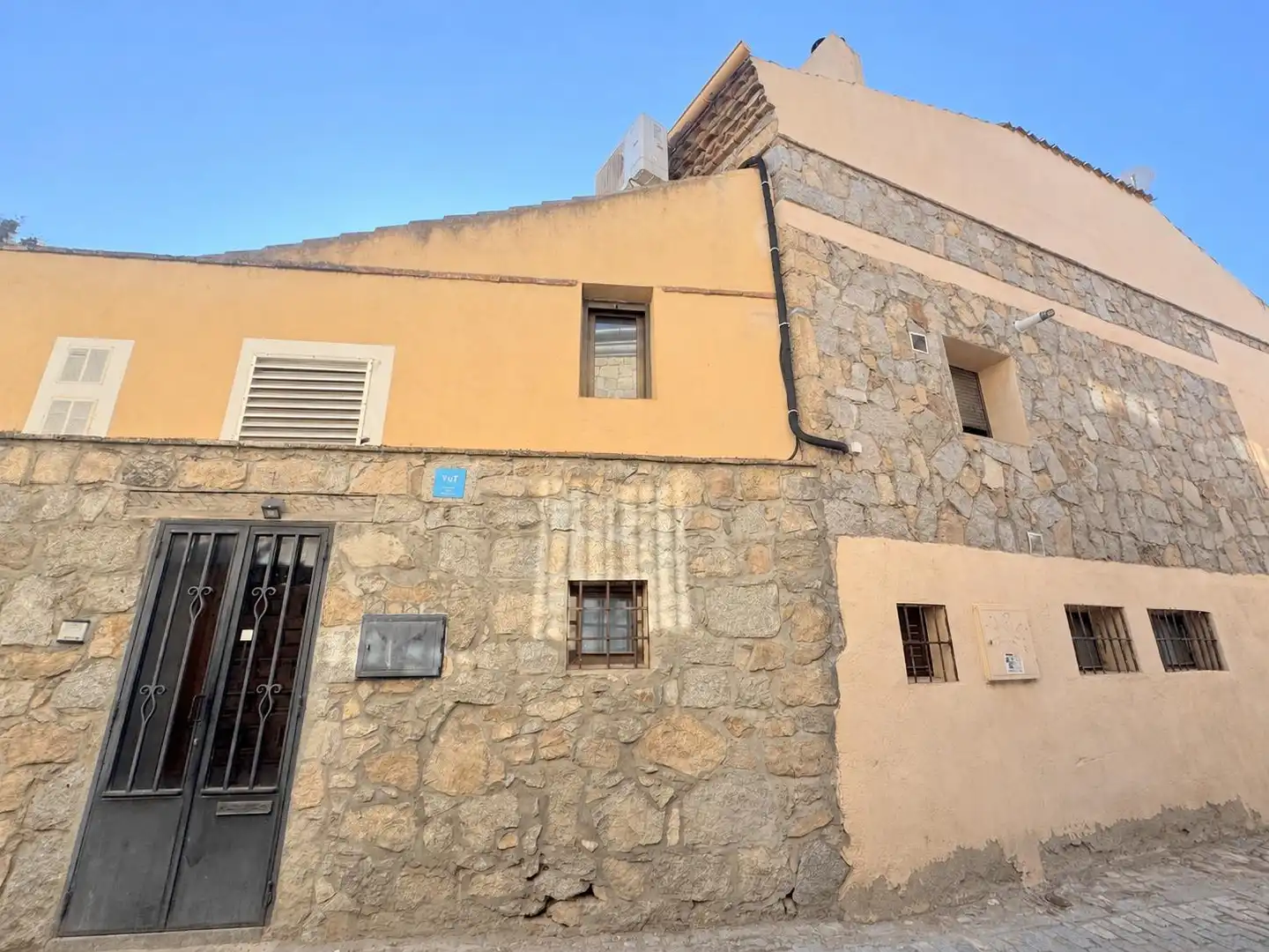 Vista exterior de Casa o xalet en venda en Ávila amb Calefacció i Moblat
