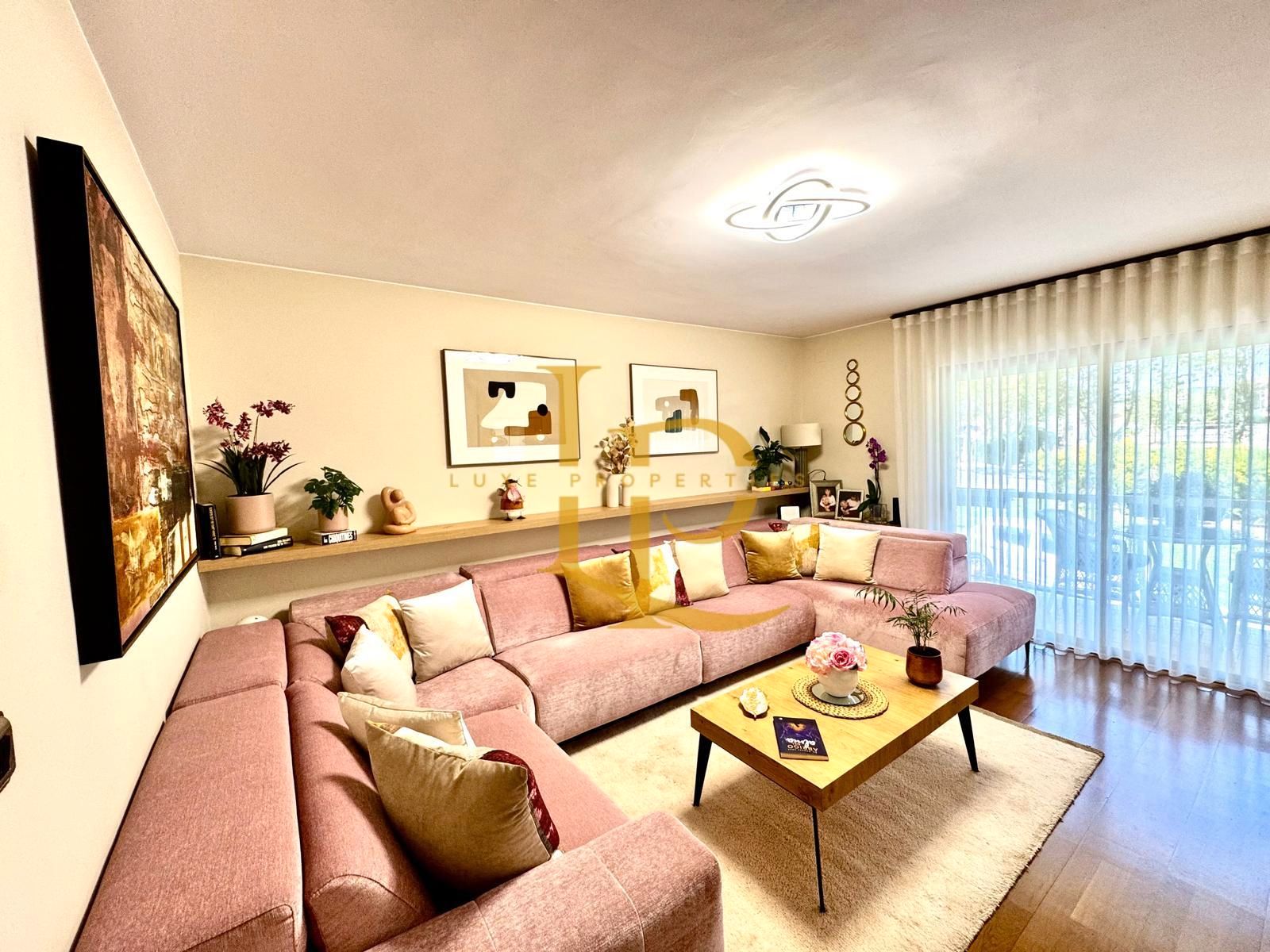 Sala d'estar de Casa adosada en venda en Rubí amb Calefacció, Jardí privat i Parquet