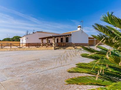 Exterior view of Country house for sale in Bonares  with Air Conditioner, Private garden and Terrace