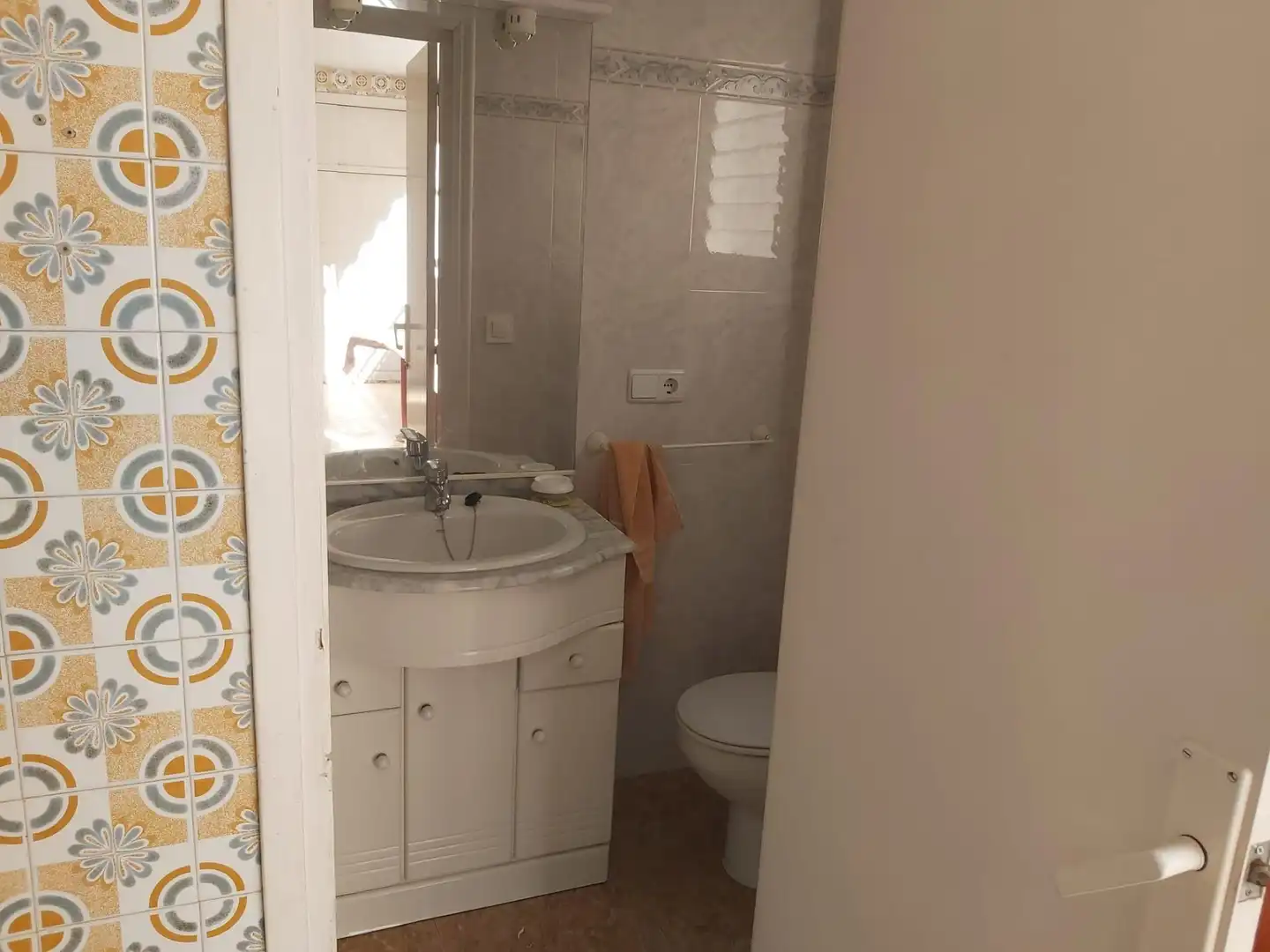 Baño de Piso para compartir en Elche ciudad