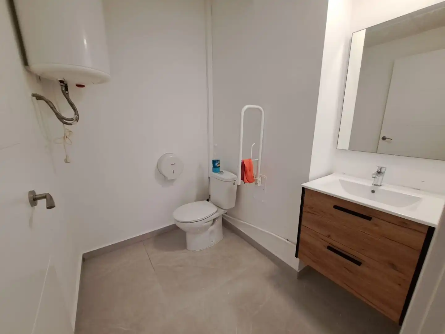 Baño de Local de alquiler en Alzira con Aire acondicionado