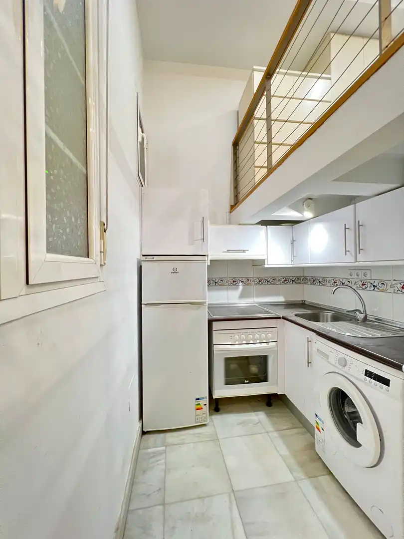 Cuina de Dúplex de lloguer en Madrid amb Moblat i Rentadora