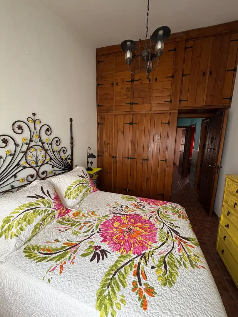 Dormitori de Casa adosada en venda en Algeciras amb Aire condicionat i Traster