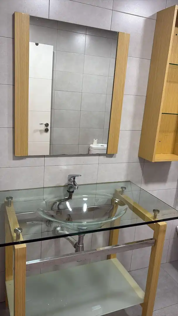 Bany de Pis per a compartir en Granada amb Moblat i Balcó