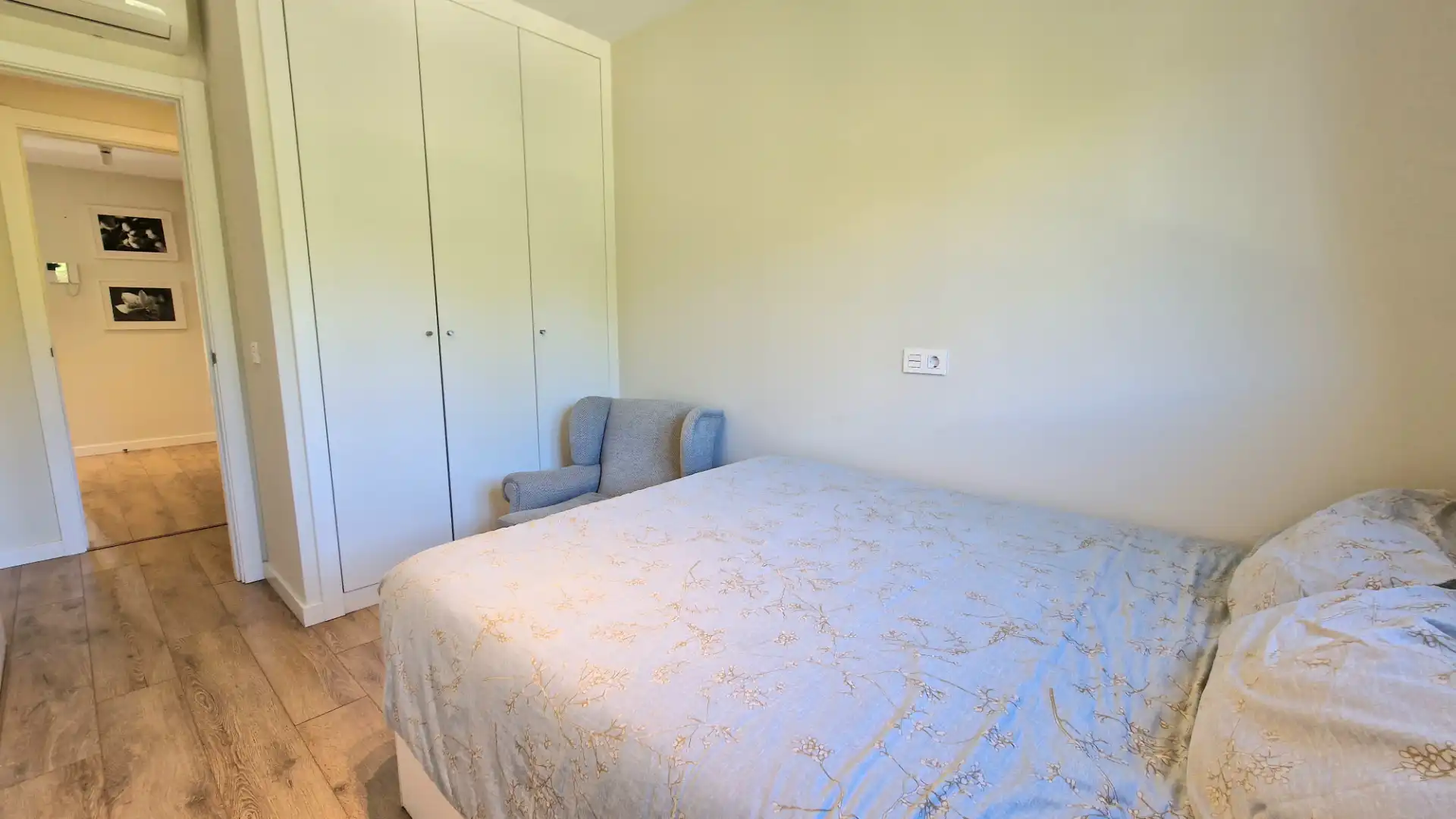 Schlafzimmer von Dachboden zum Verkauf in San Juan de Aznalfarache mit Klimaanlage, Abstellraum und Gemeinschaftspool