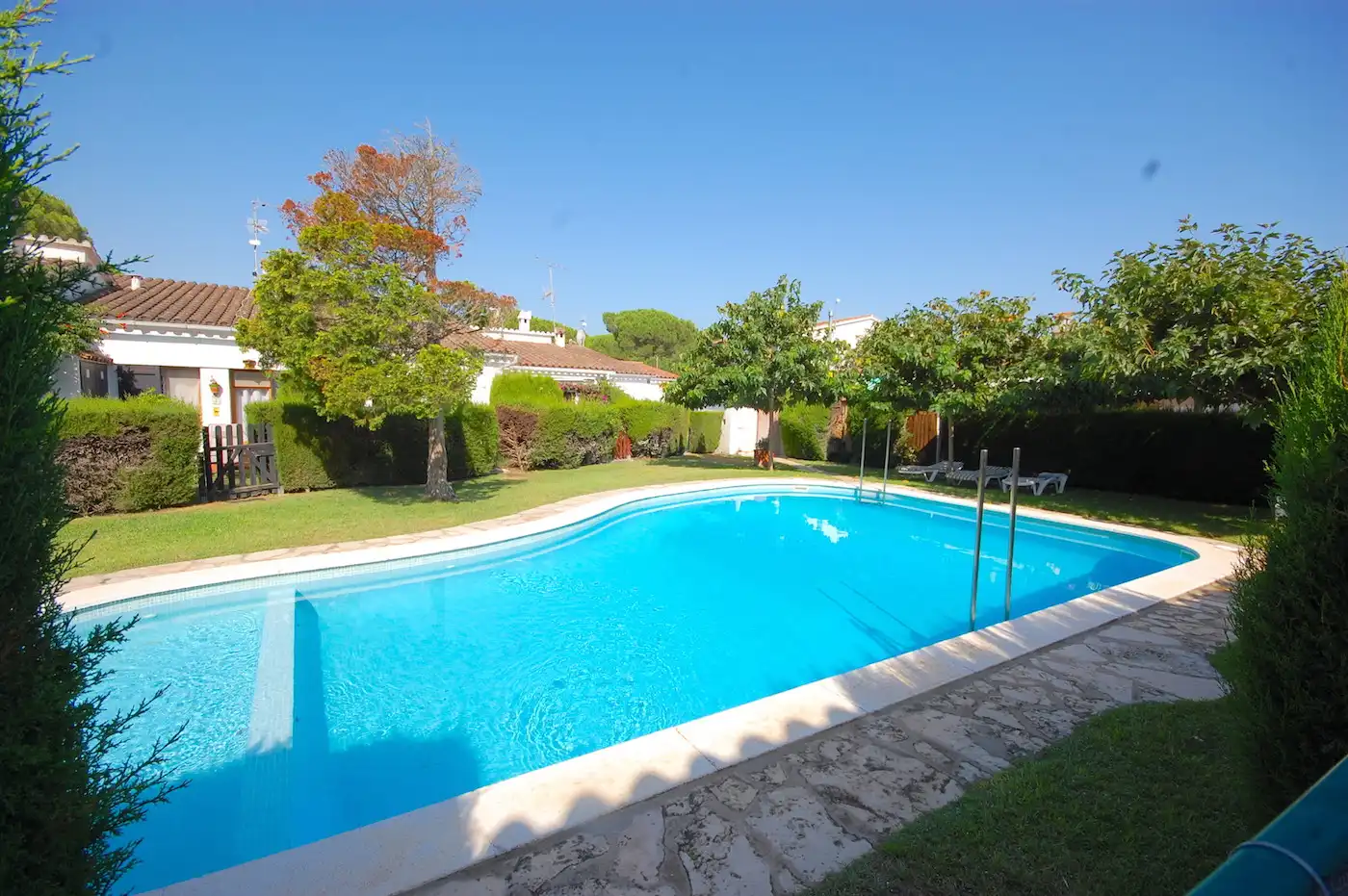 Piscina de Casa adosada en venda en L'Escala amb Terrassa, Moblat i Forn