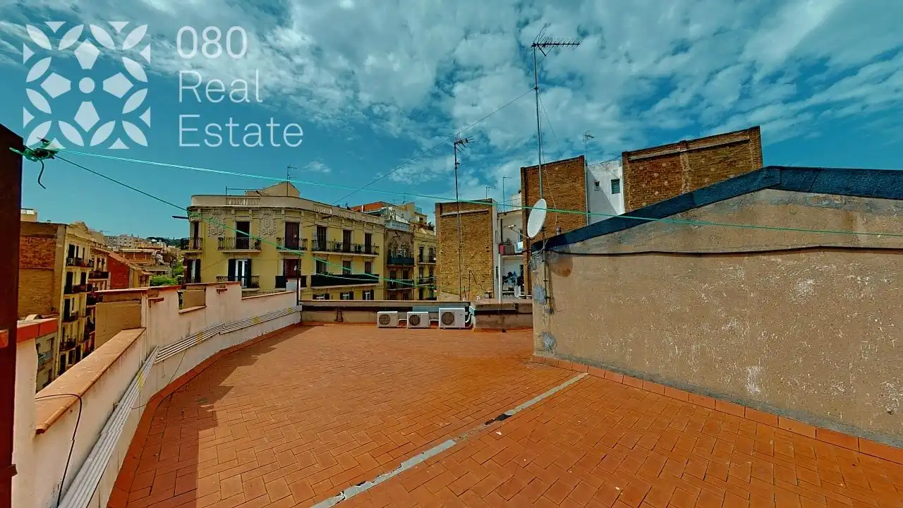 Vista exterior de Pis en venda en Barcelona amb Calefacció i Balcó