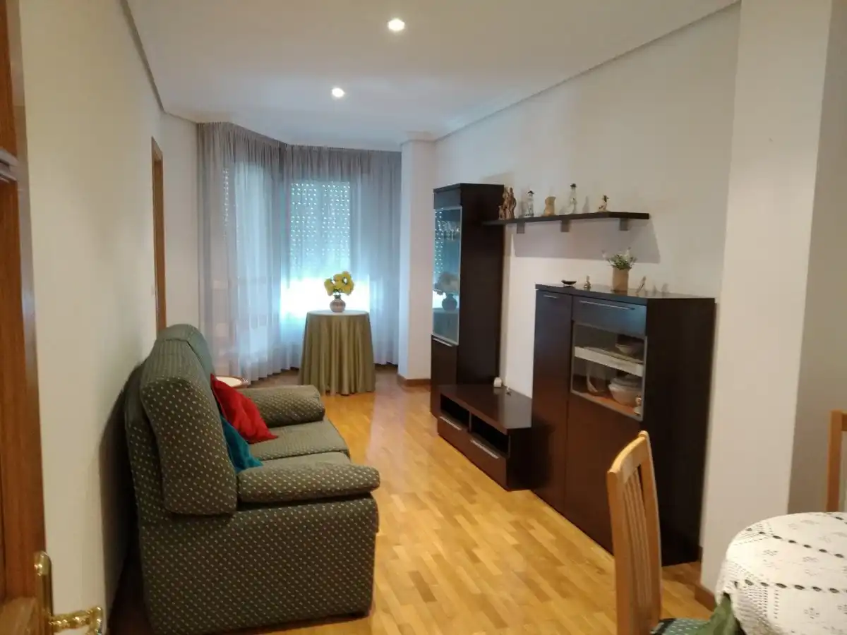 Wohnzimmer von Wohnungen zur Miete in Ponferrada mit Heizung, Möbliert und Balkon