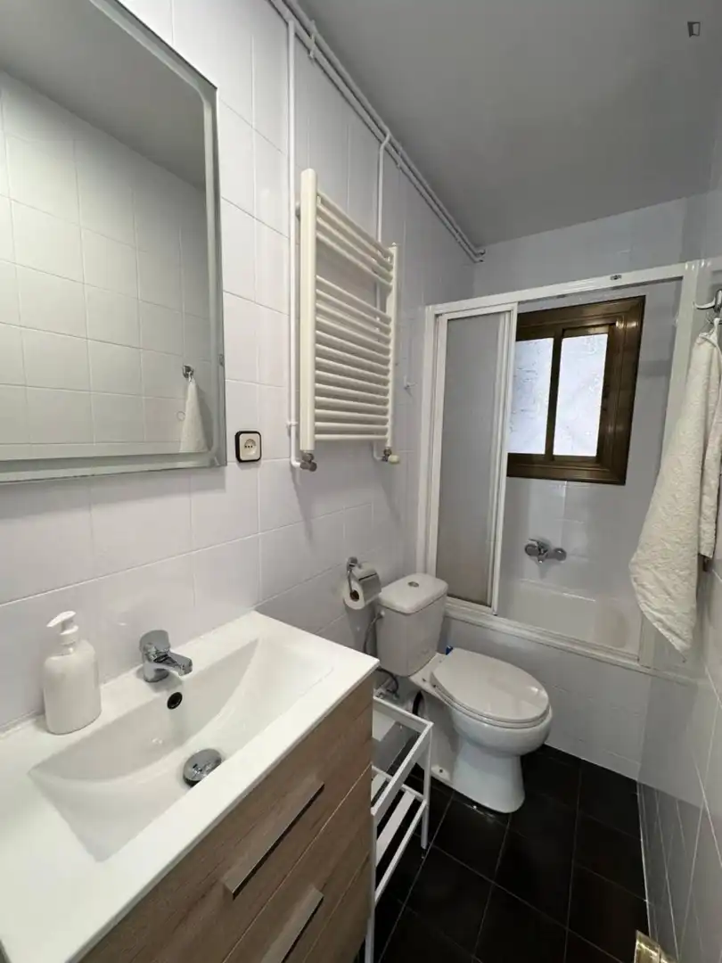 Badezimmer von Wohnungen zur untervermieten in Badalona mit Heizung, Möbliert und Internet