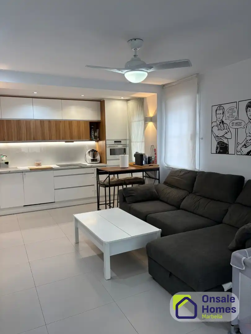 Living room of Flat for sale in Marbella  with Air Conditioner, Terrace and Furnished