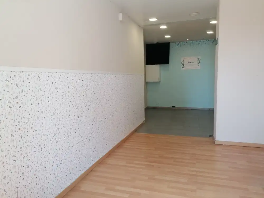 Business premises to rent in Passeig dels Almogàvers 35, imagen 2