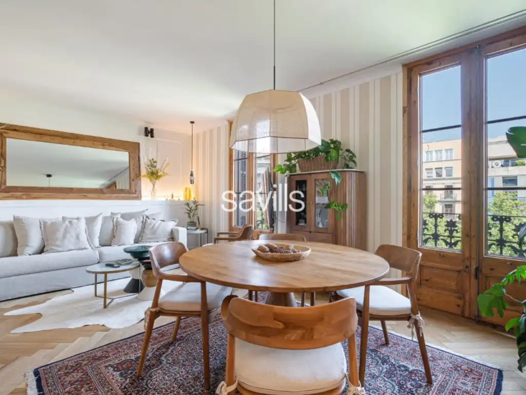Menjador de Apartament en venda en Barcelona amb Aire condicionat, Terrassa i Forn