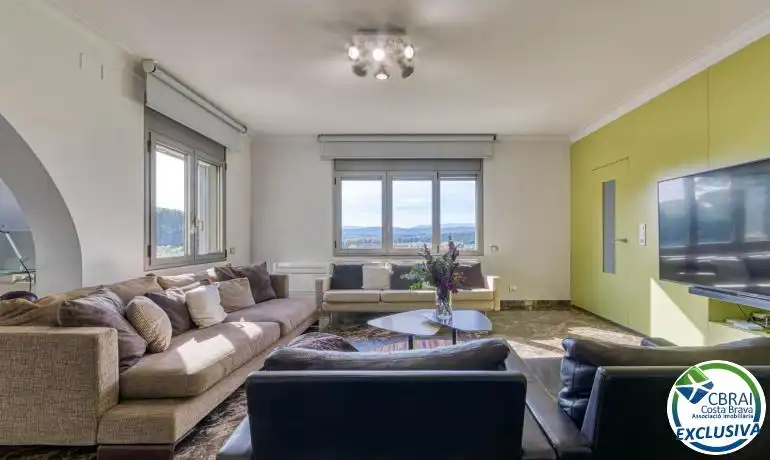 Sala d'estar de Casa o xalet en venda en La Jonquera amb Aire condicionat, Calefacció i Jardí privat