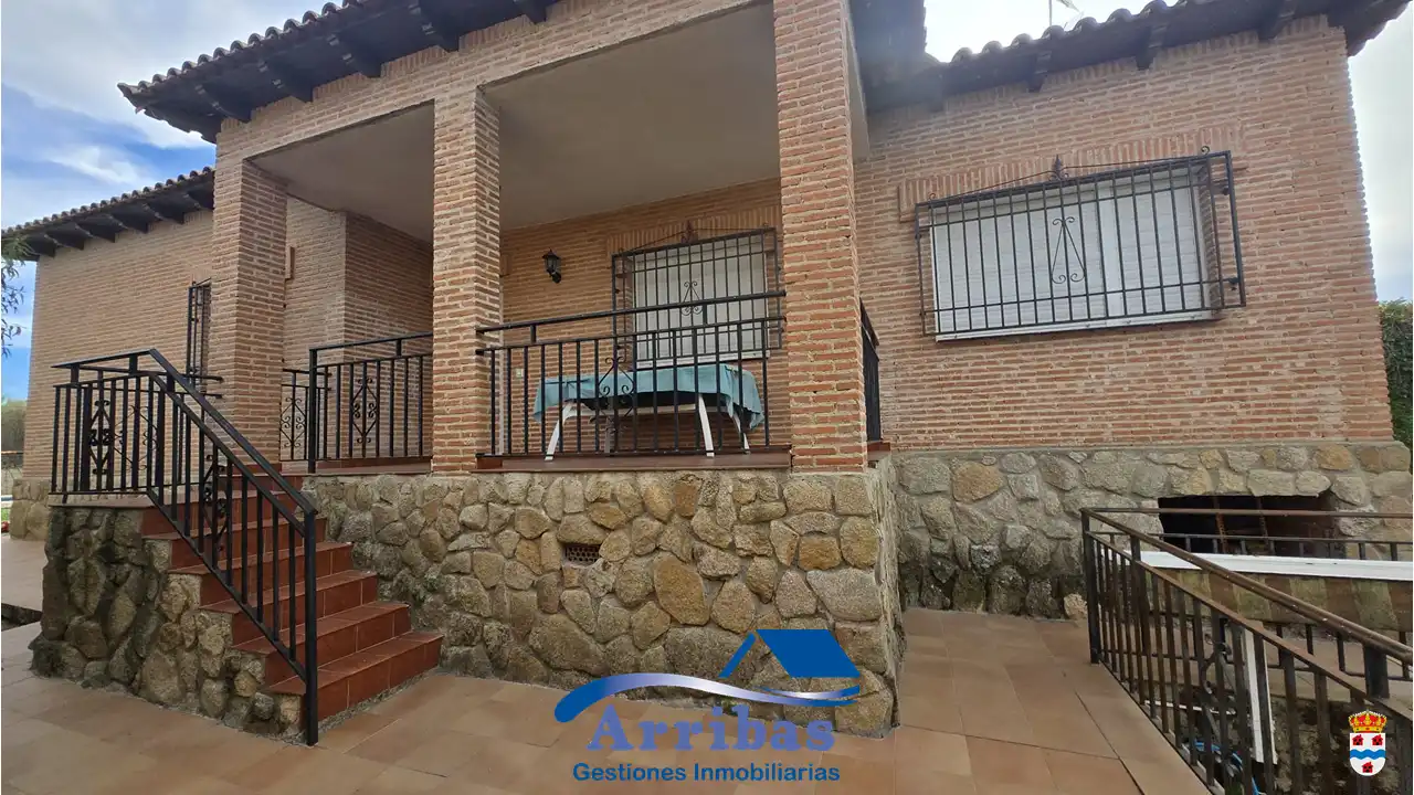 Vista exterior de Casa o chalet en venta en El Casar de Escalona con Calefacción, Jardín privado y Terraza
