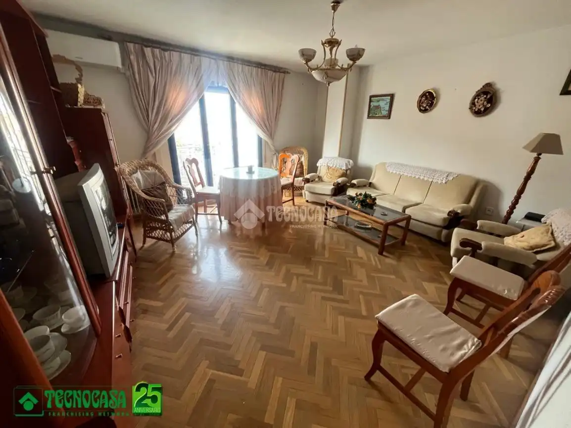 Sala d'estar de Pis en venda en Ciudad Real amb Balcó