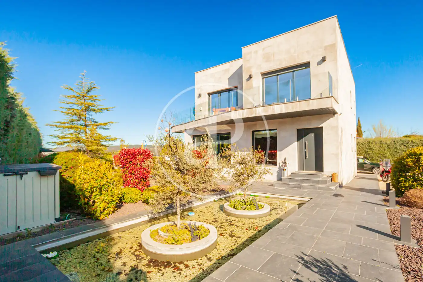 Vista exterior de Casa o xalet en venda en Las Rozas de Madrid amb Aire condicionat, Calefacció i Jardí privat