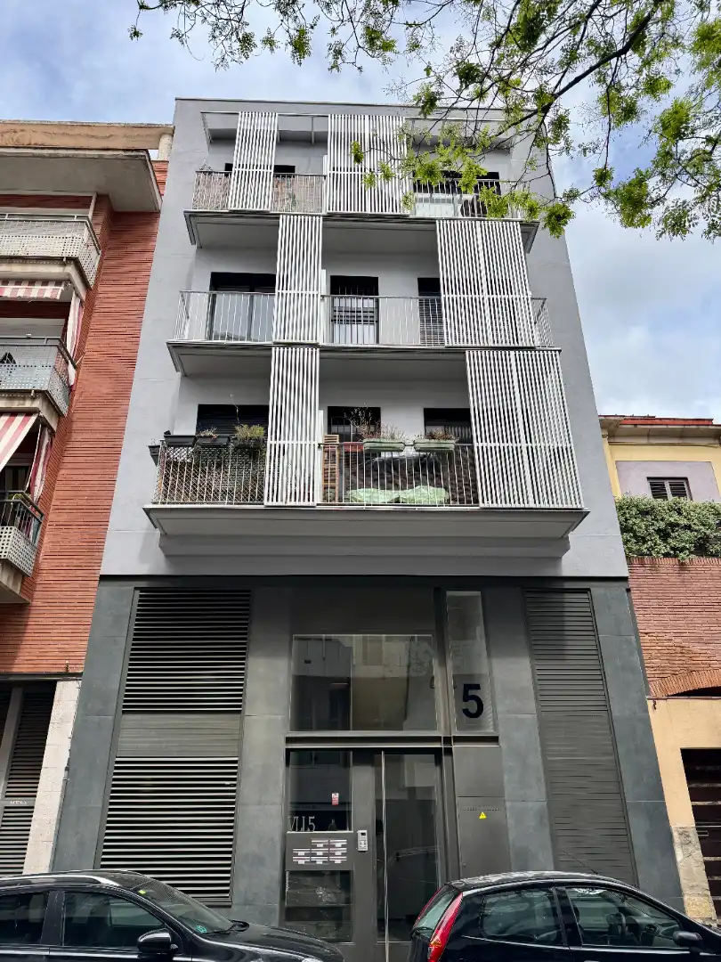 Außenansicht von Wohnung zum Verkauf in Barcelona mit Klimaanlage, Heizung und Parkett