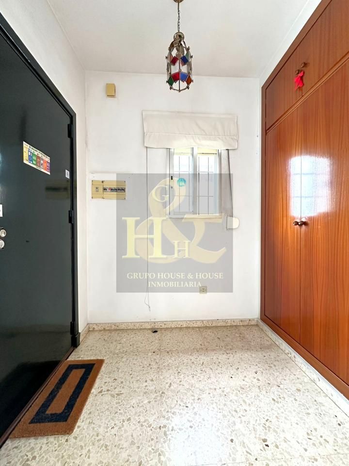 Vista exterior de Casa adosada en venda en Sanlúcar de Barrameda amb Aire condicionat, Terrassa i Traster
