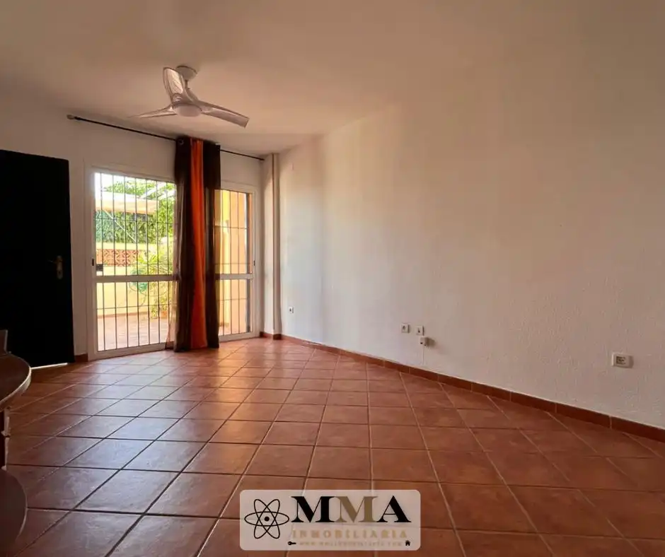 Sala d'estar de Casa adosada en venda en El Portil amb Aire condicionat, Calefacció i Jardí privat